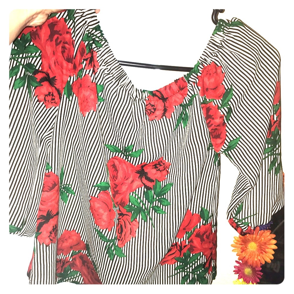 Off the shoulder floral top!